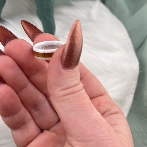 Aolani Hawaii Hawaiian Koa Inlay with White 6mm Ceramic Barrel Ring | Size 6 - Picture 12 of 13